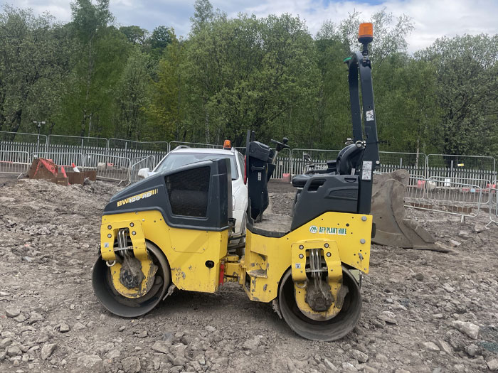 Bomag Ride on Roller 120 image 3