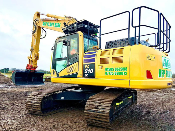 Komatsu PC210LC image 3