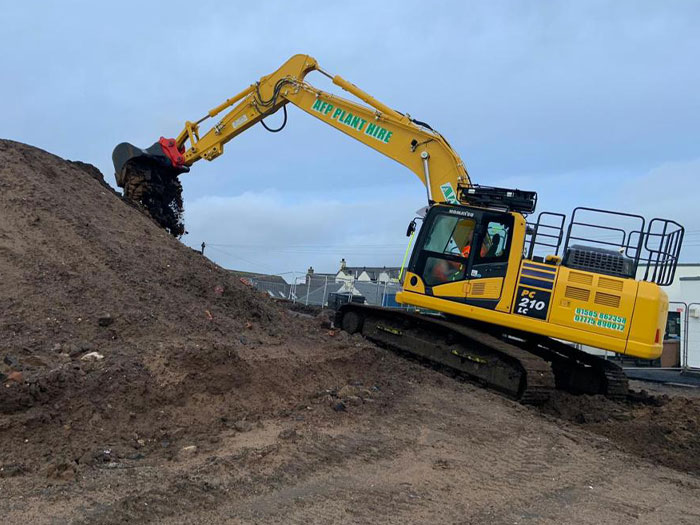 Komatsu PC210LC image 4