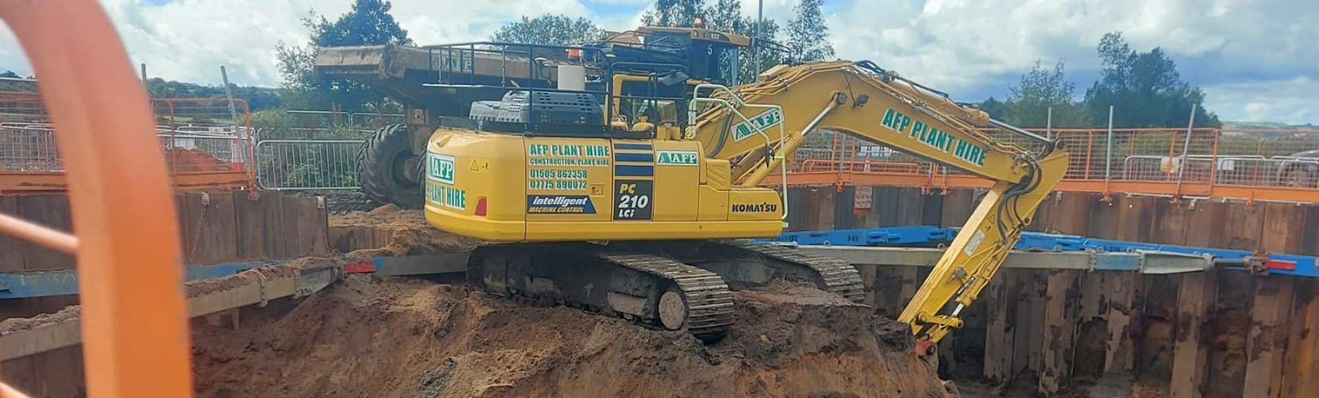 Komatsu PC210LCI image 2