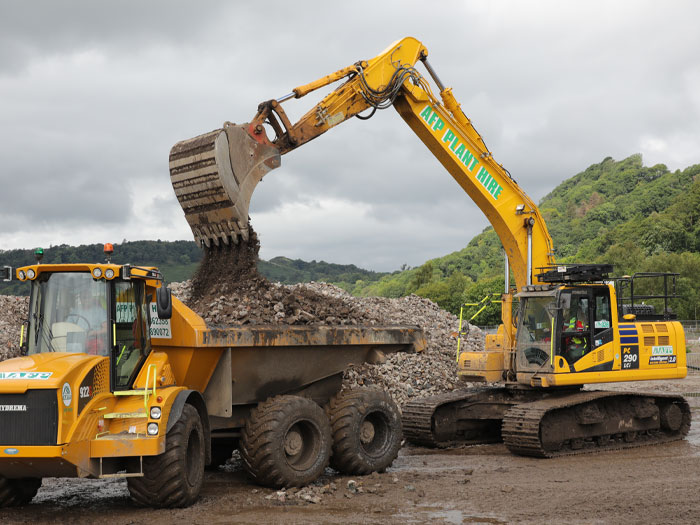 Komatsu PC210LCI image 4