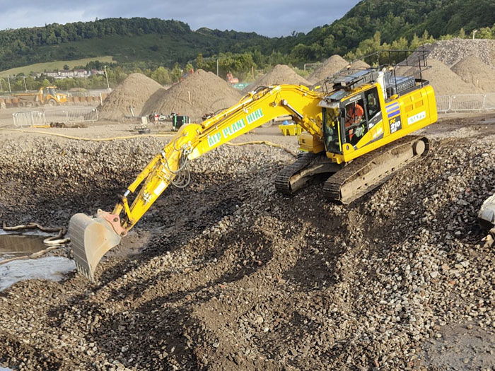 Komatsu PC210LCI image 5
