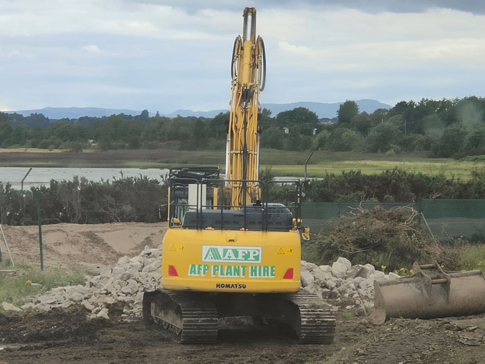 Komatsu PC210LCI image 6