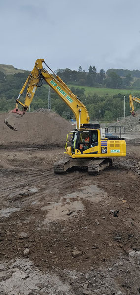 Komatsu PC210LCI image 7