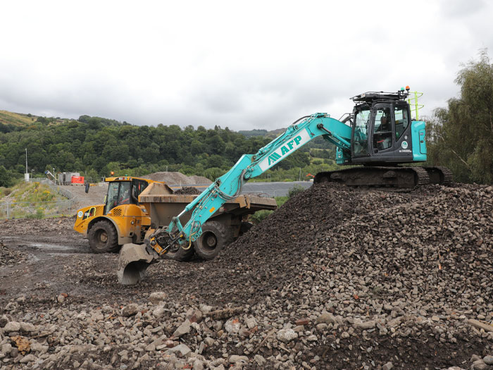 Kobelco SK140 SRLC (with Engcon) image 3