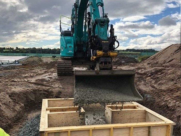 Kobelco SK140 SRLC (with Engcon) image 4